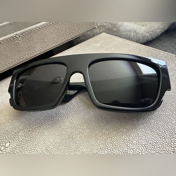 Burberry Men’s Black Rectangle Sunglasses - Made in Italy - Picture 17 of 17